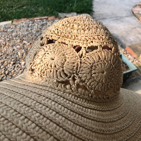 Floppy beach hat - Picture 2 of 6